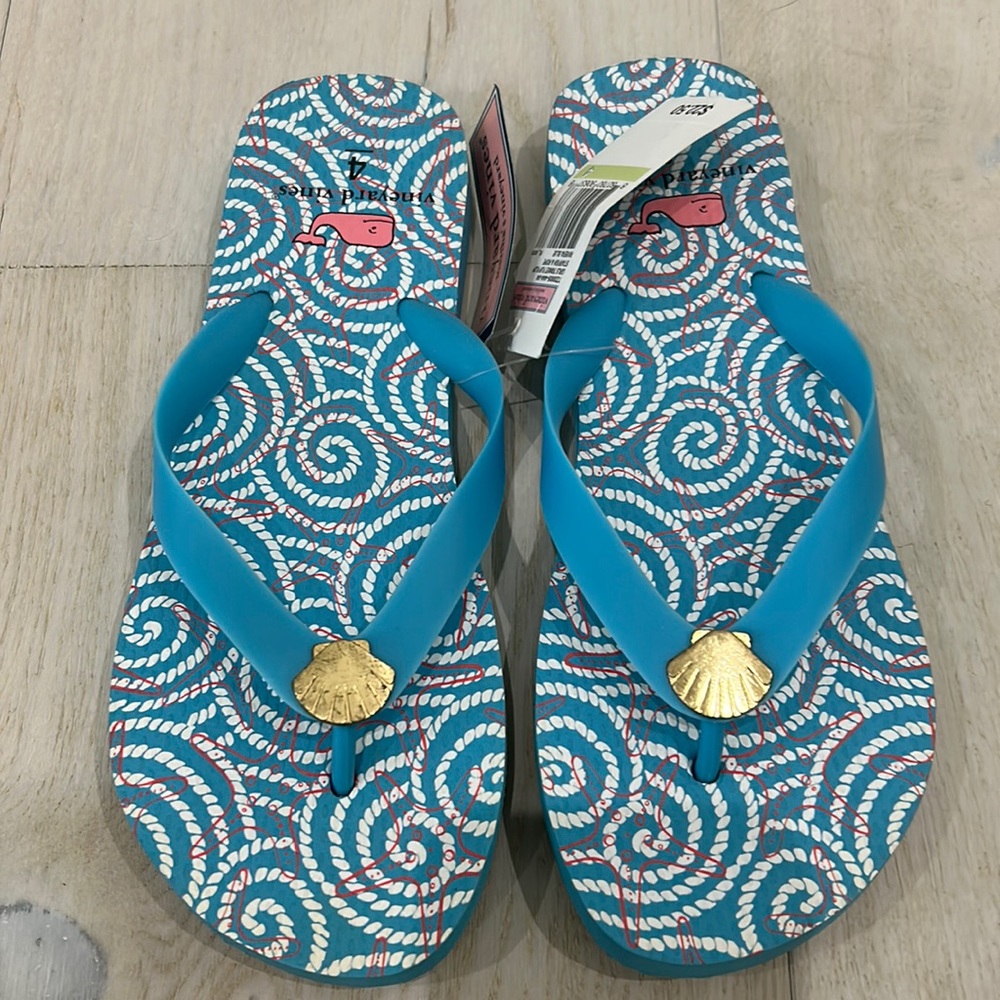 NWT Vineyard Vines flip flops. Turquoise and white w/gold shell detail. Size 4